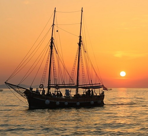 boat-cruise-sailing-boat-stag-croatia